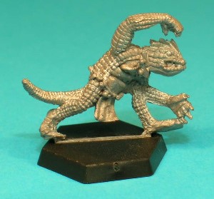Pose 2, variant B. This variant has a short lizard-like head, with a snarling mouth showing back teeth and font fangs. He has a short, 3-spined crest running down the back of his head.